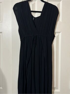 Raviya Black V-Neck Pleated Maxi Dress